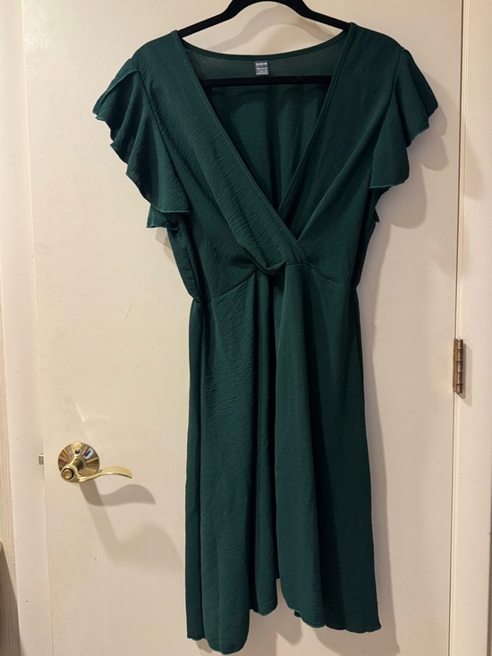 SHEIN Dresses & Skirts - SHEIN Emerald Green Faux-Wrap Midi Dress
